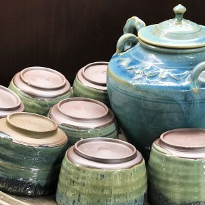 Bình Trà và Cốc Gốm Nghệ Thuật Charlette